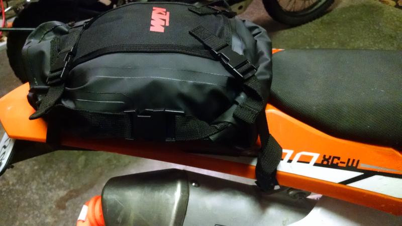 KTM Universal rear fender bag install 
